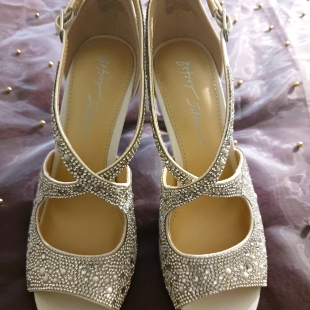Betsey Johnson heels, 8.0, SB-SAGE IVORY